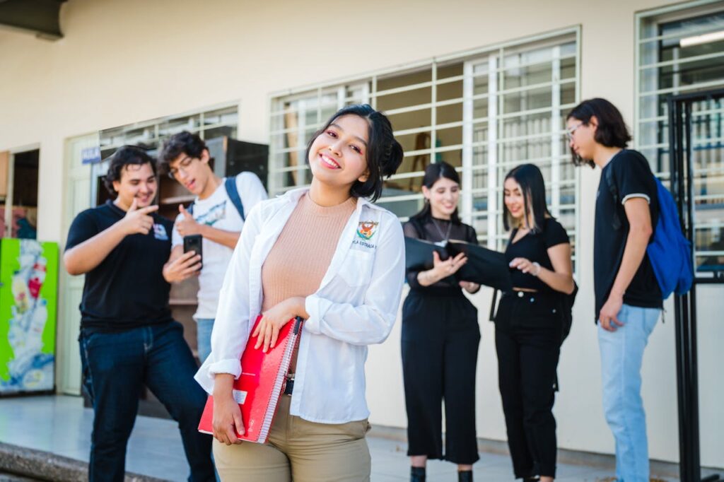 University students socializing and studying outdoors in Culiacán, Sinaloa, México.
